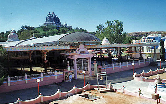 Prashanthi Nilayam, Kulwant Hall (mantap)